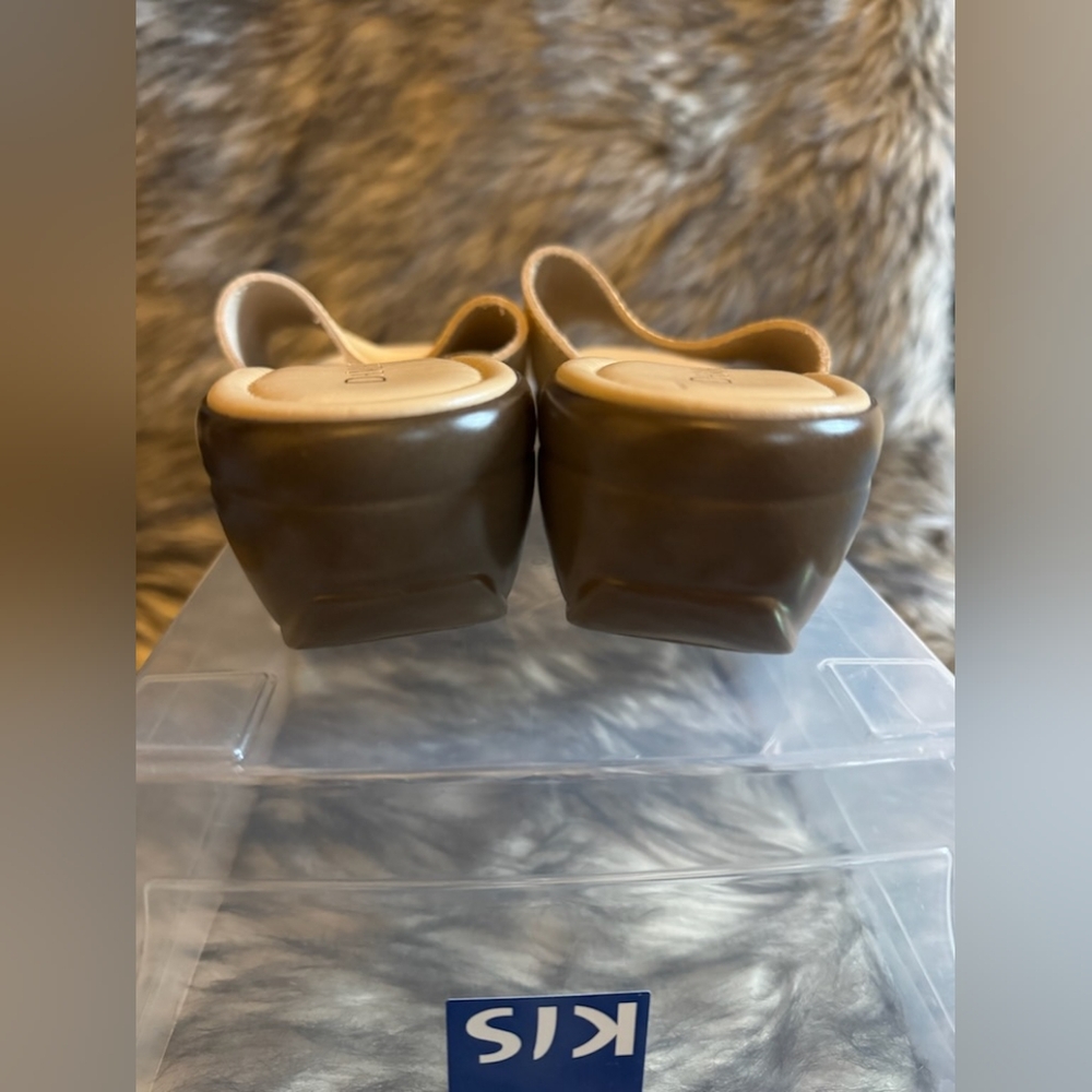 Dawgs Women's Cream Slide Sandals - Picture 4 of 5